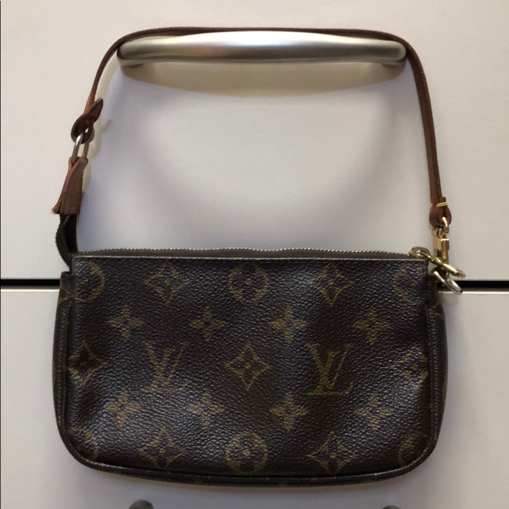 COPY - Louis Vuitton Small Pochette
